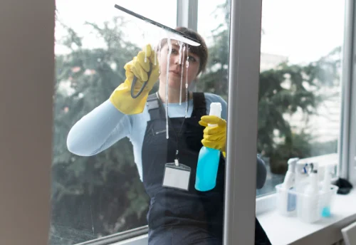 Nettoyage de vitres intérieures et extérieures au Folgoët